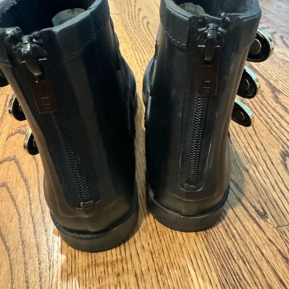 Fenton Rain Bootie in Black & Gold
Loeffler Randall size 9 - Picture 6 of 8